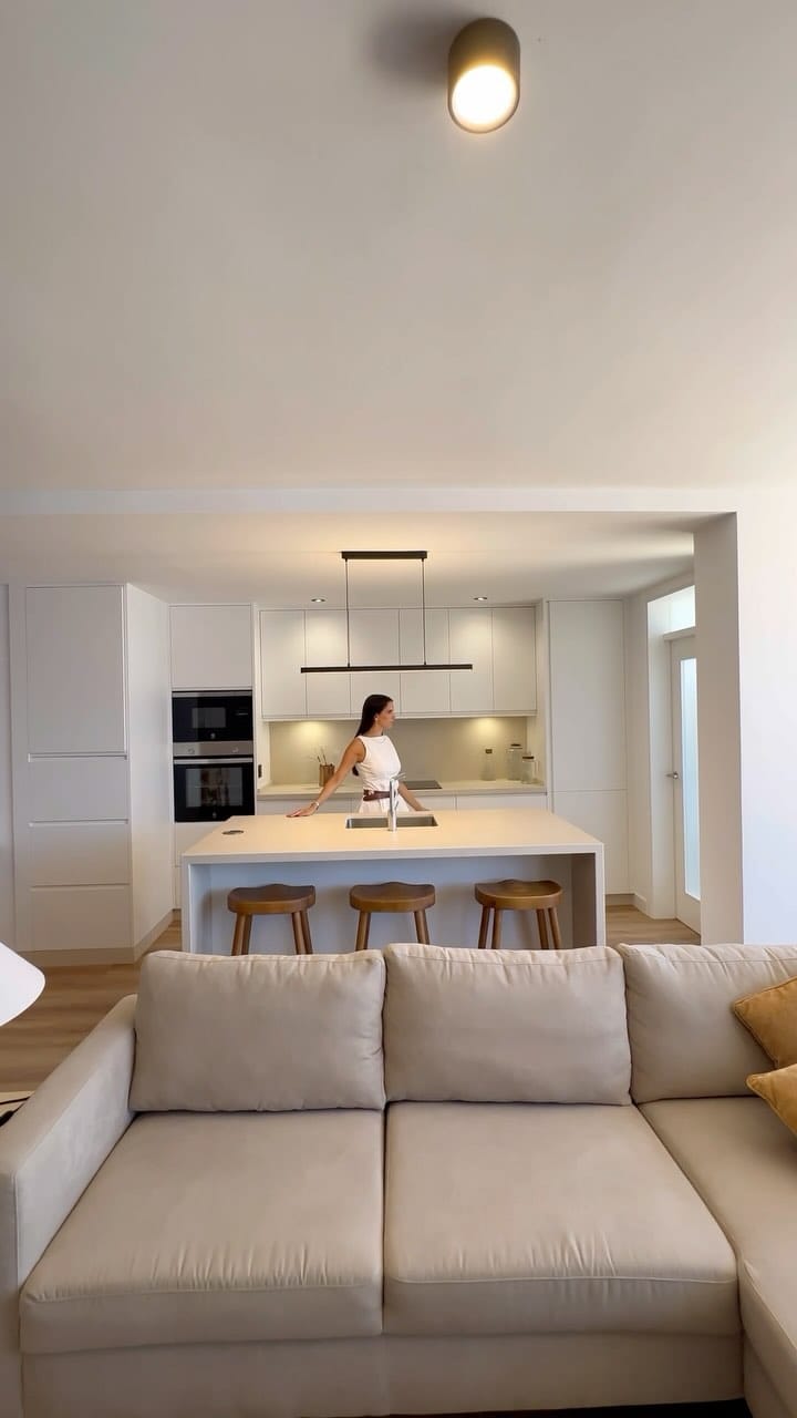 Post 10 by Vacation Rental Design on Instagram (video)