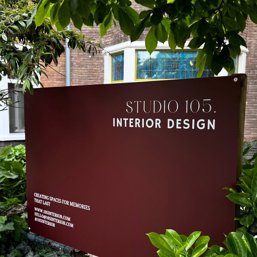 Post 4 by Studio 105 on Instagram (image)