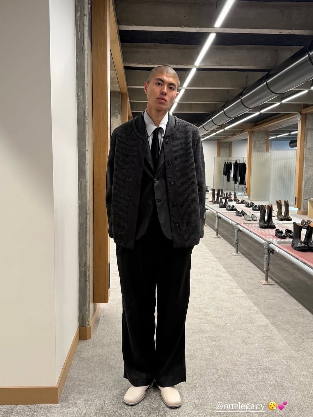 Post 7 by ARAKI on Instagram (carousel)
