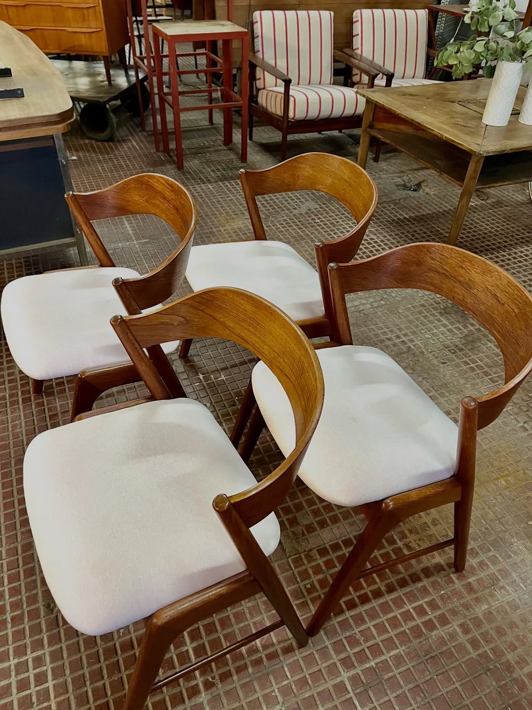 Post 6 by La Victoriana | Vintage | Vigo on Instagram (carousel)