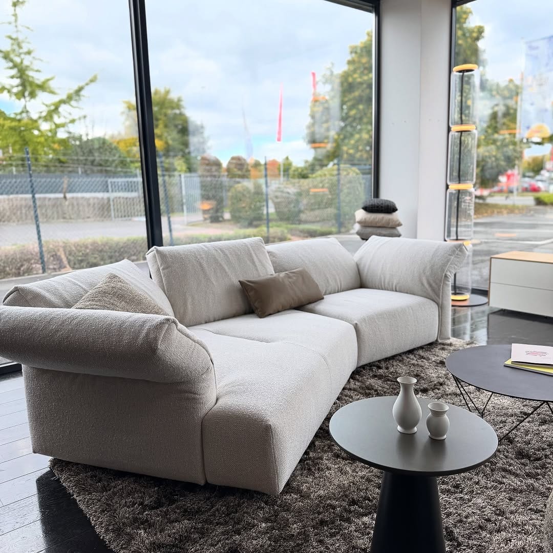 Post 10 by RAUMANZUG GmbH on Instagram (carousel)