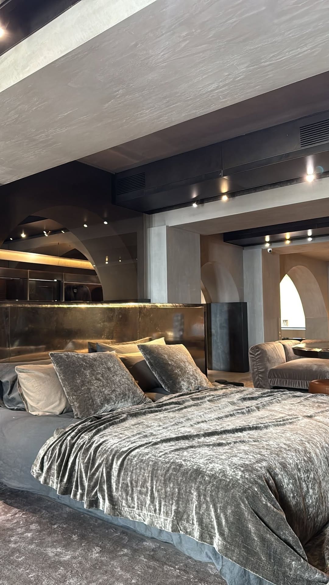 Post 3 by RAUMANZUG GmbH on Instagram (video)