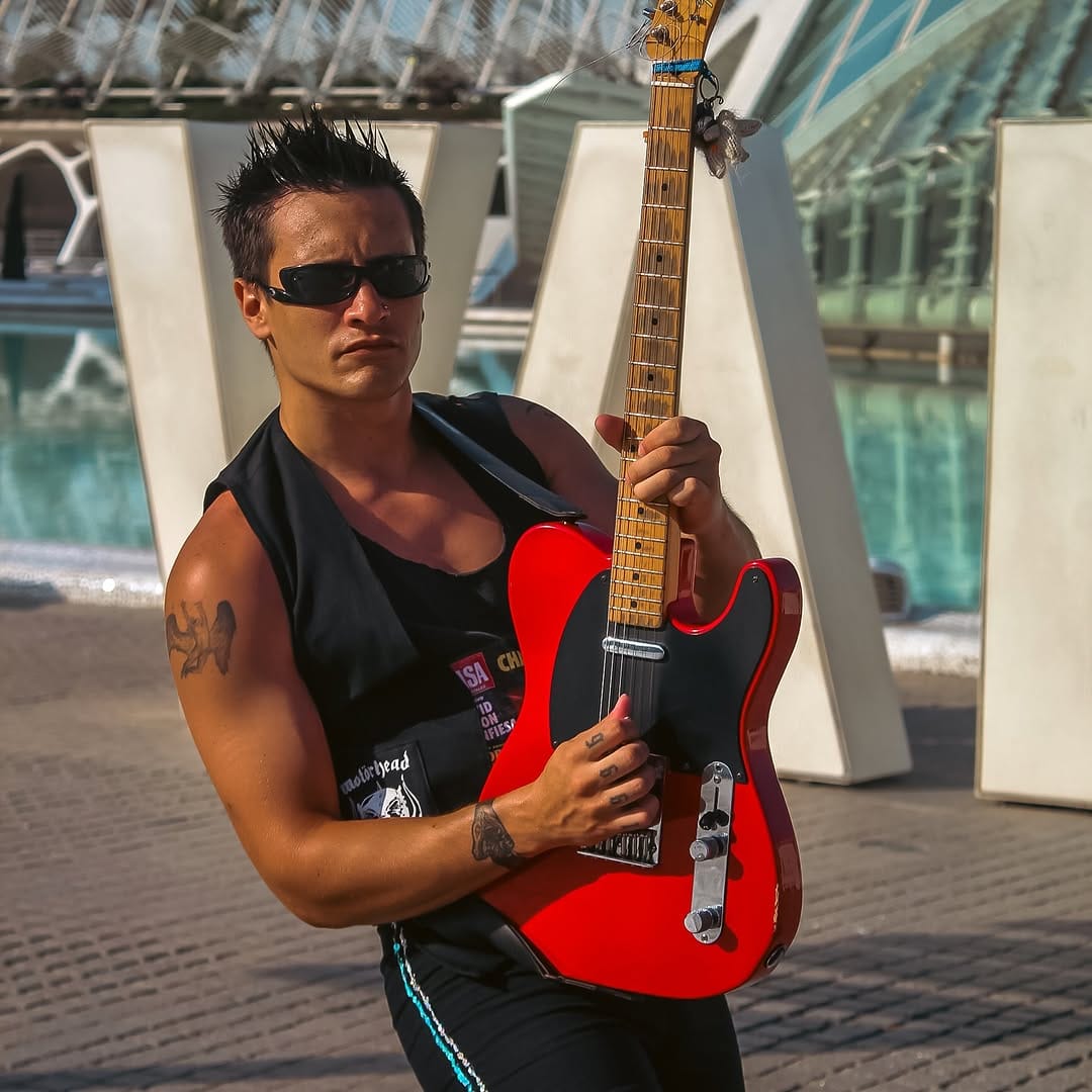 Post 6 by Fermin Sisti • Cantante | Guitarrista • FERNETO on Instagram (carousel)
