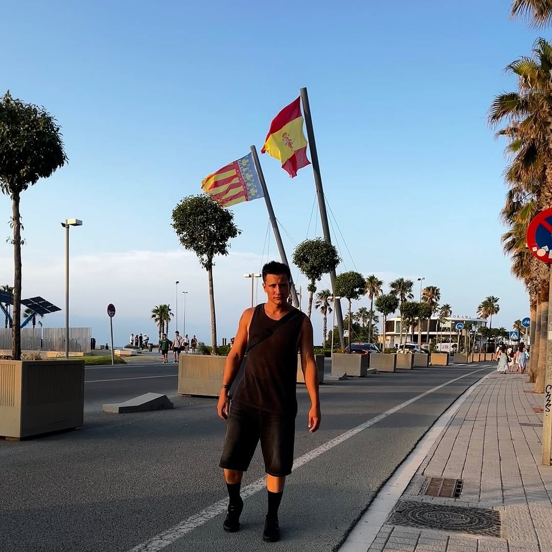 Post 4 by Fermin Sisti • Cantante | Guitarrista • FERNETO on Instagram (carousel)
