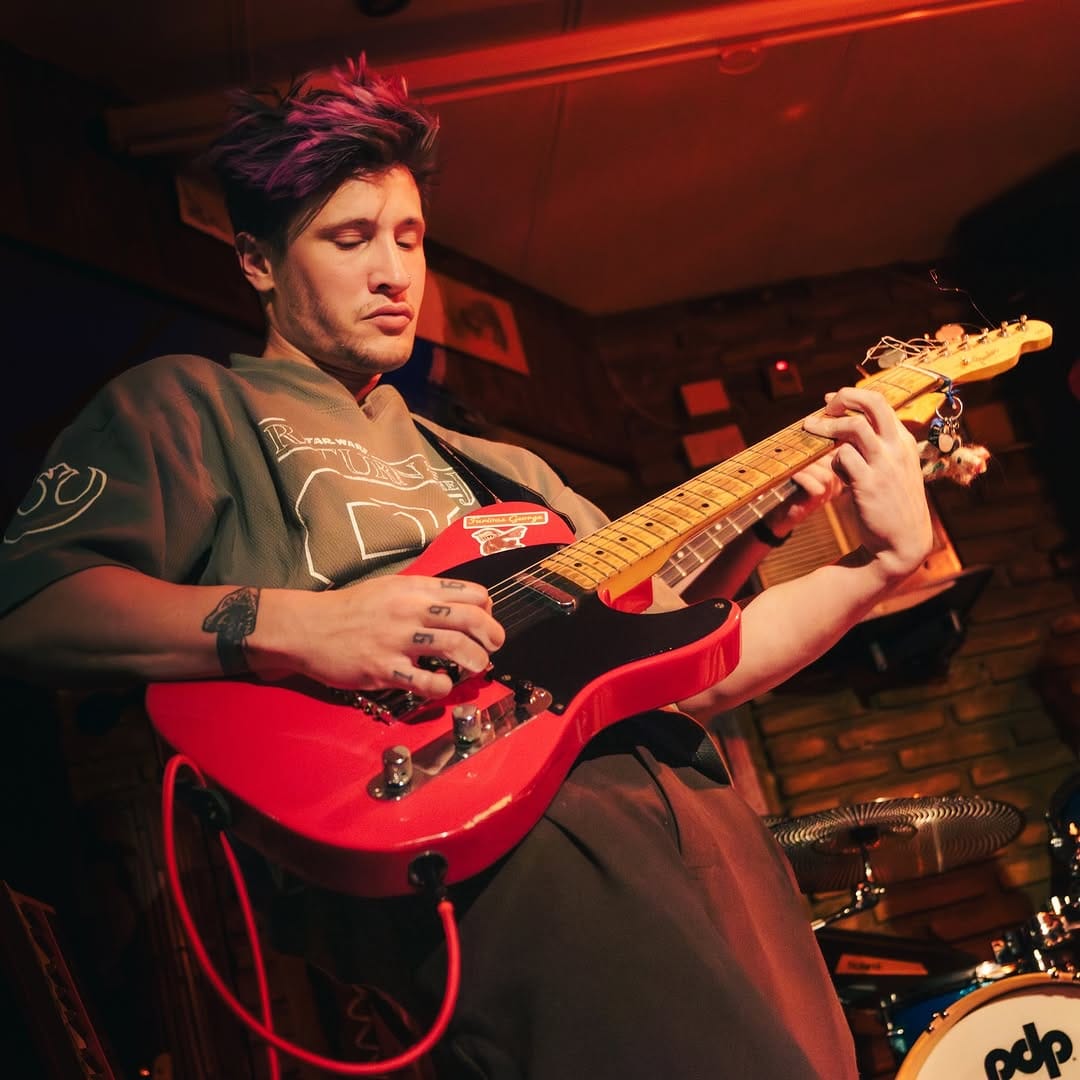Post 1 by Fermin Sisti • Cantante | Guitarrista • FERNETO on Instagram (carousel)