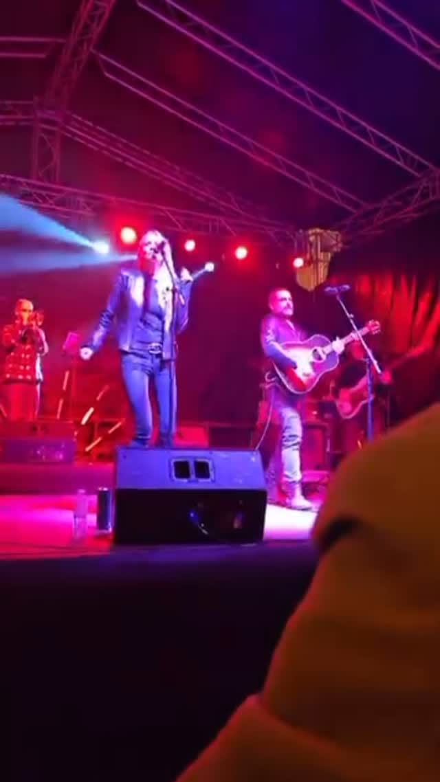 Post 2 by AngladaCerezuelaOficial on Instagram (video)
