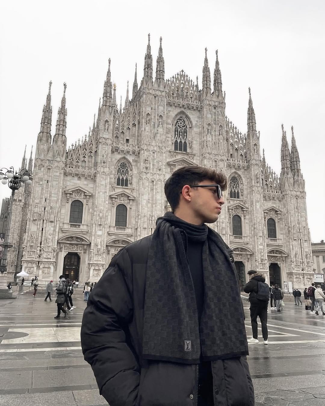 Post 10 by SERGIO R.M on Instagram (carousel)