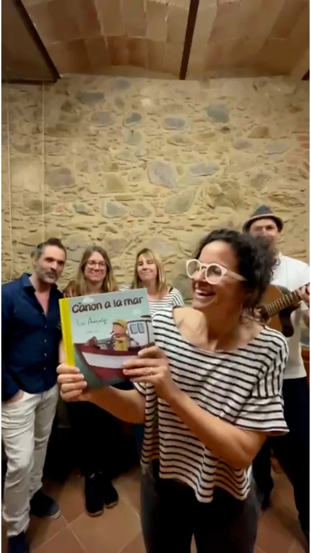 Post 9 by Les Anxovetes on Instagram (video)