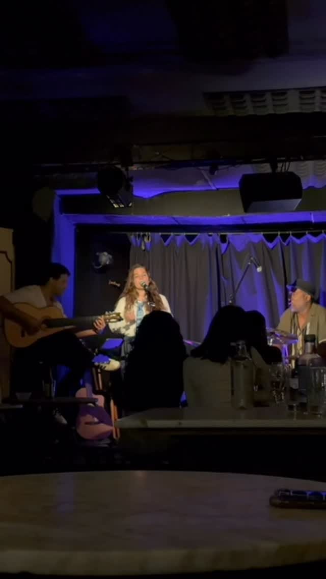 Post 4 by Crá Rosa on Instagram (video)