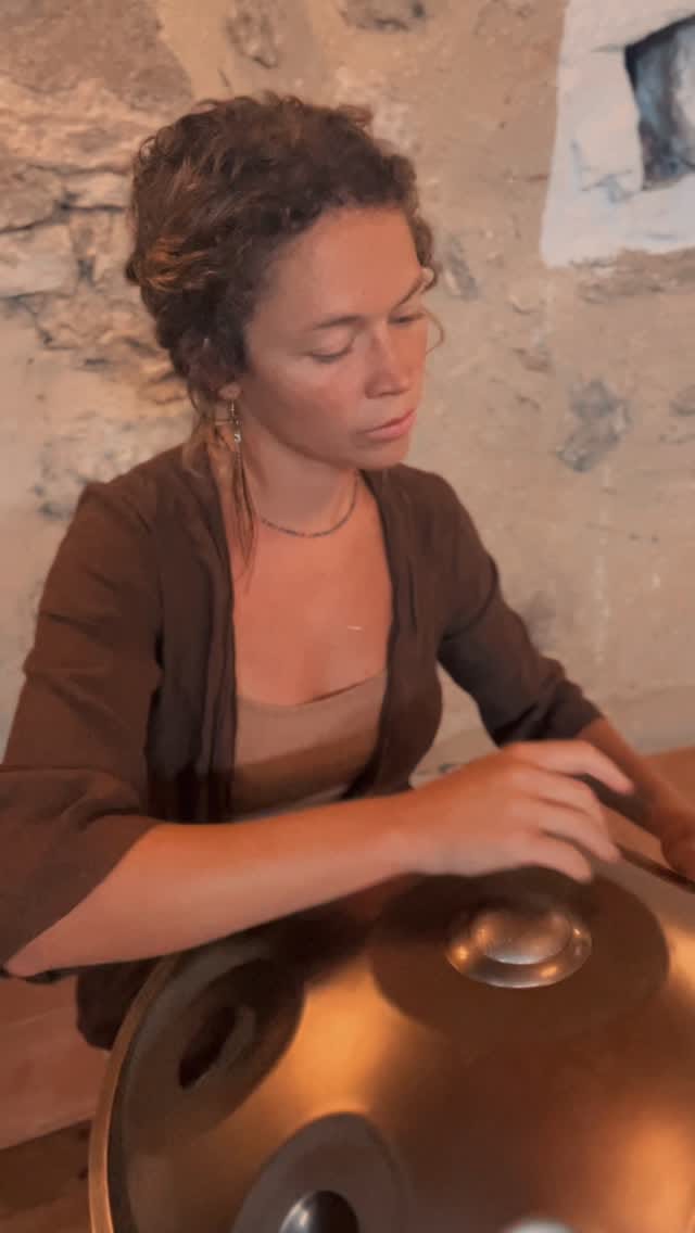 Post 3 by Chloé-Marie on Instagram (video)