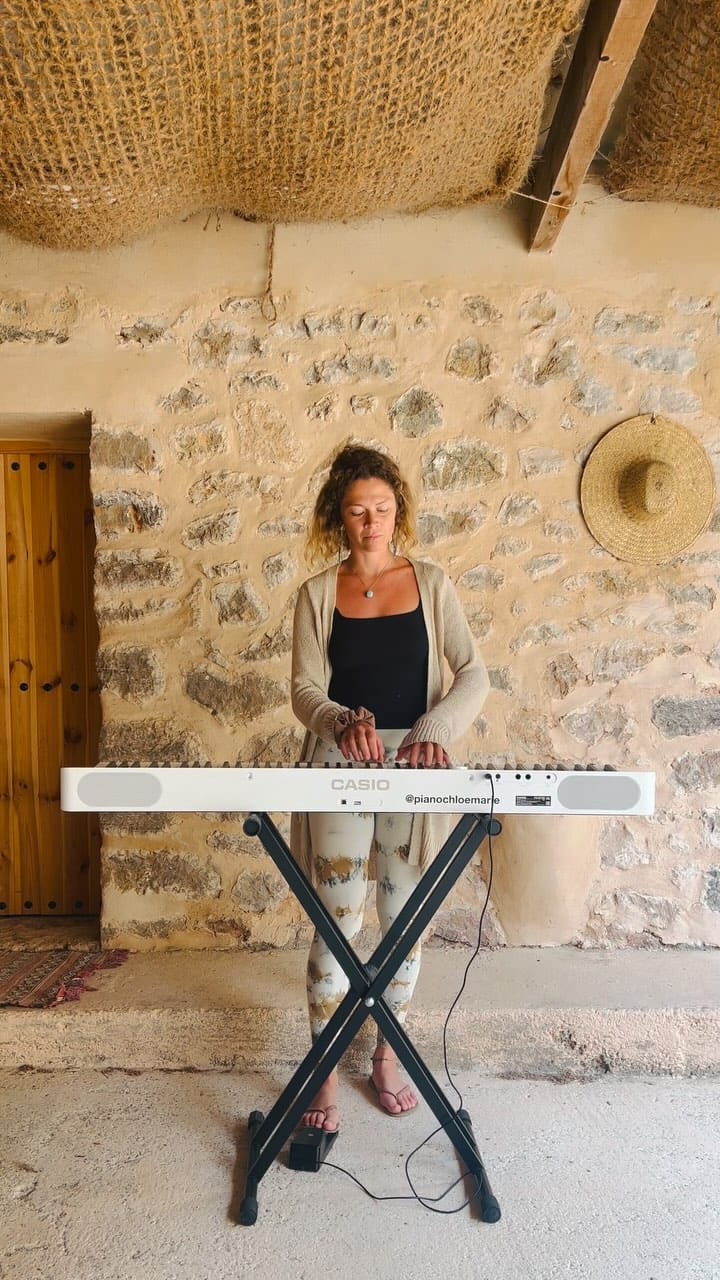 Post 10 by Chloé-Marie on Instagram (video)