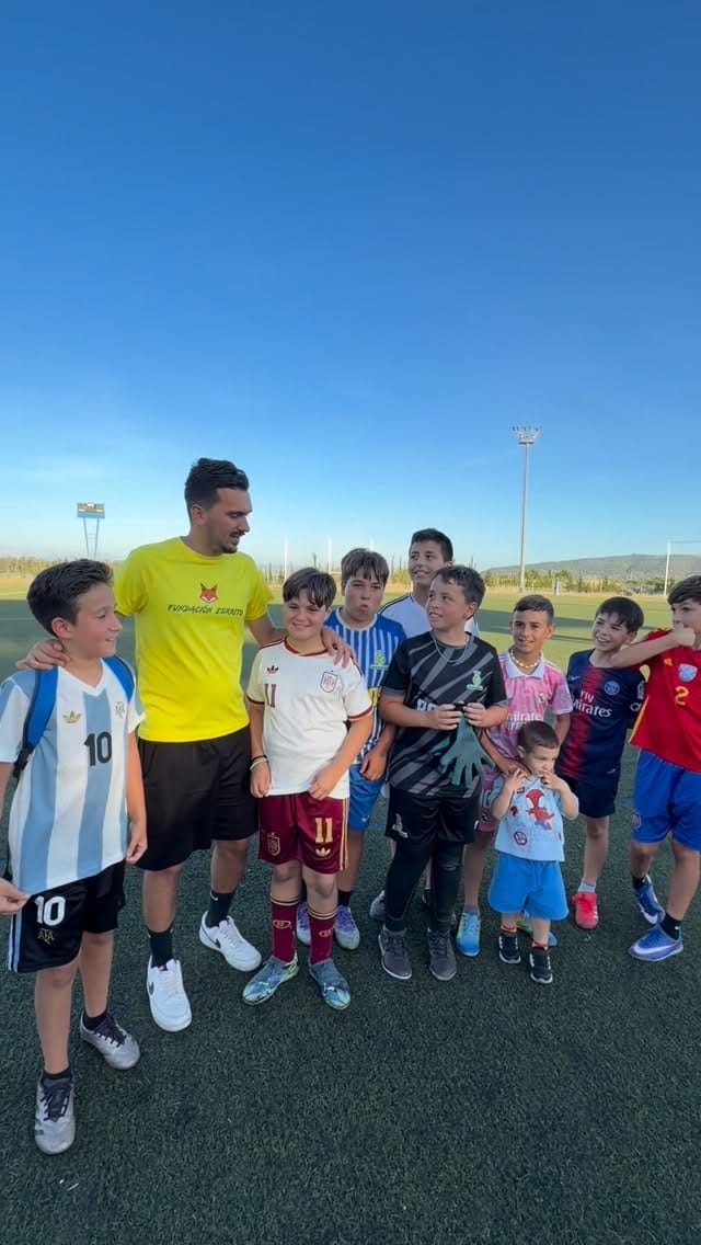Post 1 by Adrian Bautista Pinto on Instagram (video)