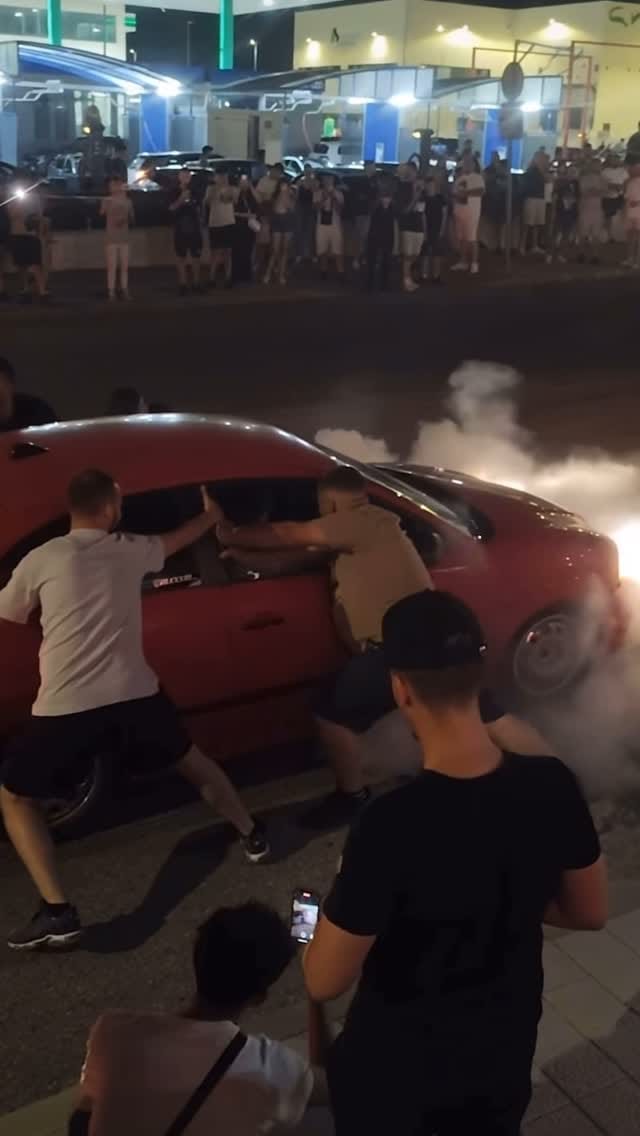 Post 9 by Madrid Al Volante on Instagram (video)