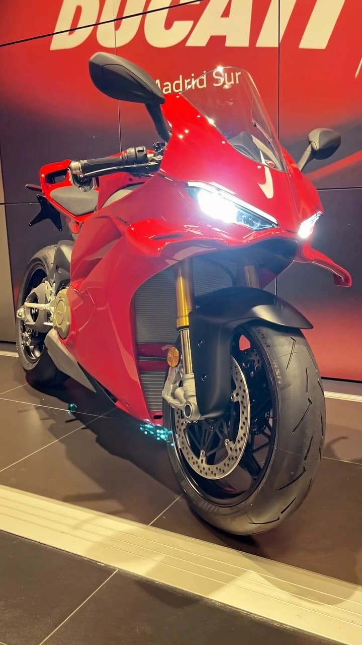 Post 10 by DUCATI MADRID ® on Instagram (video)