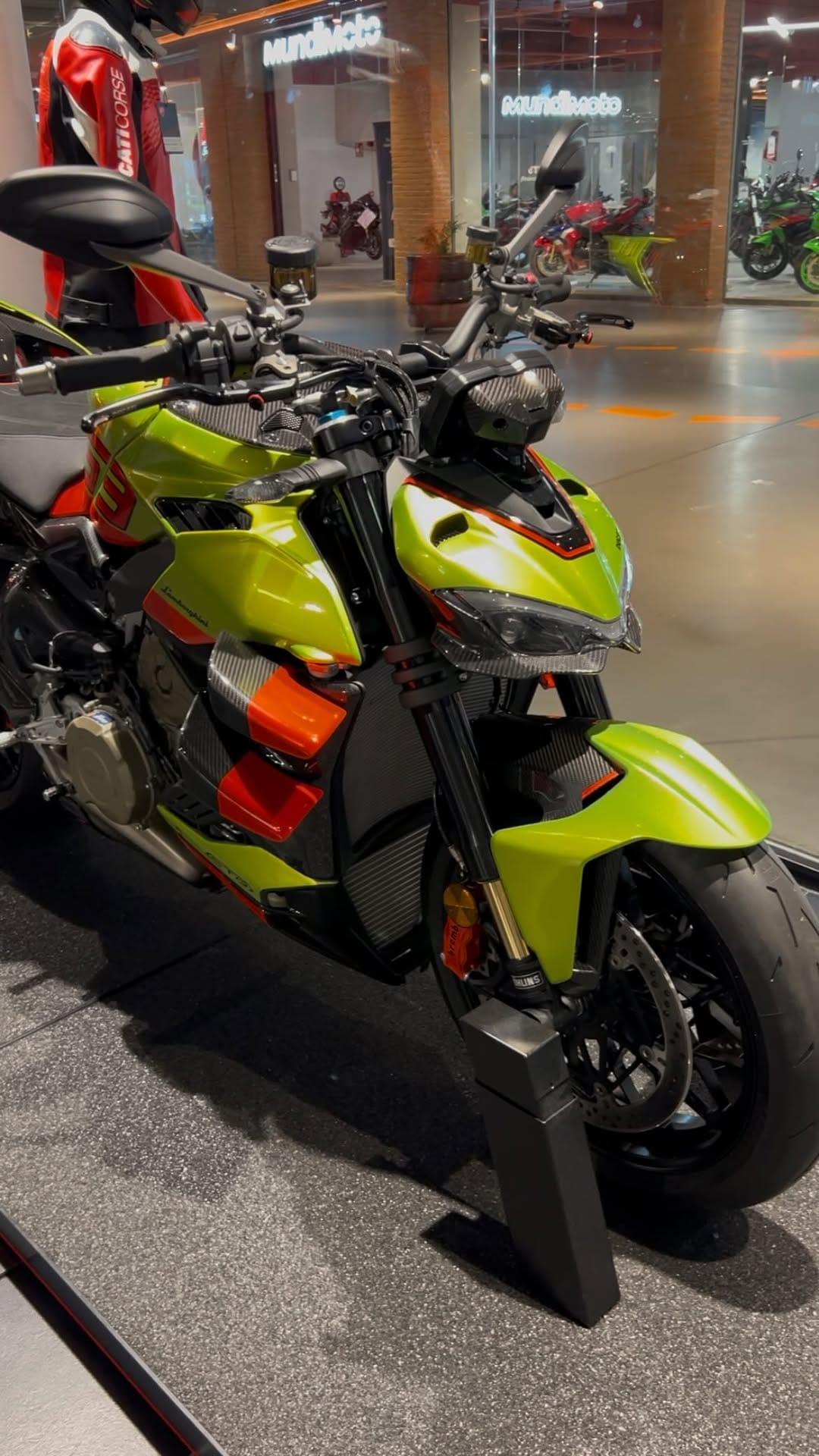 Post 8 by DUCATI MADRID ® on Instagram (video)