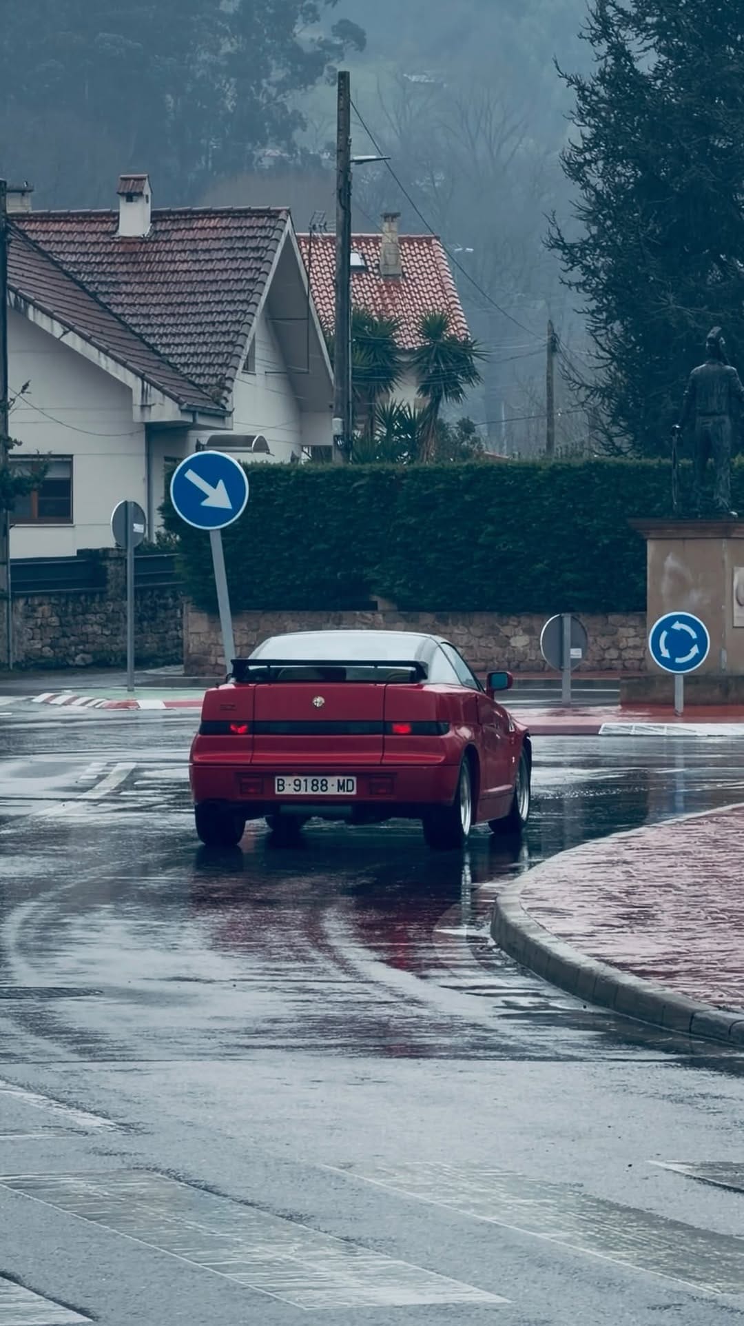 Post 3 by Clásicos&Más® | CarSpotting on Instagram (video)