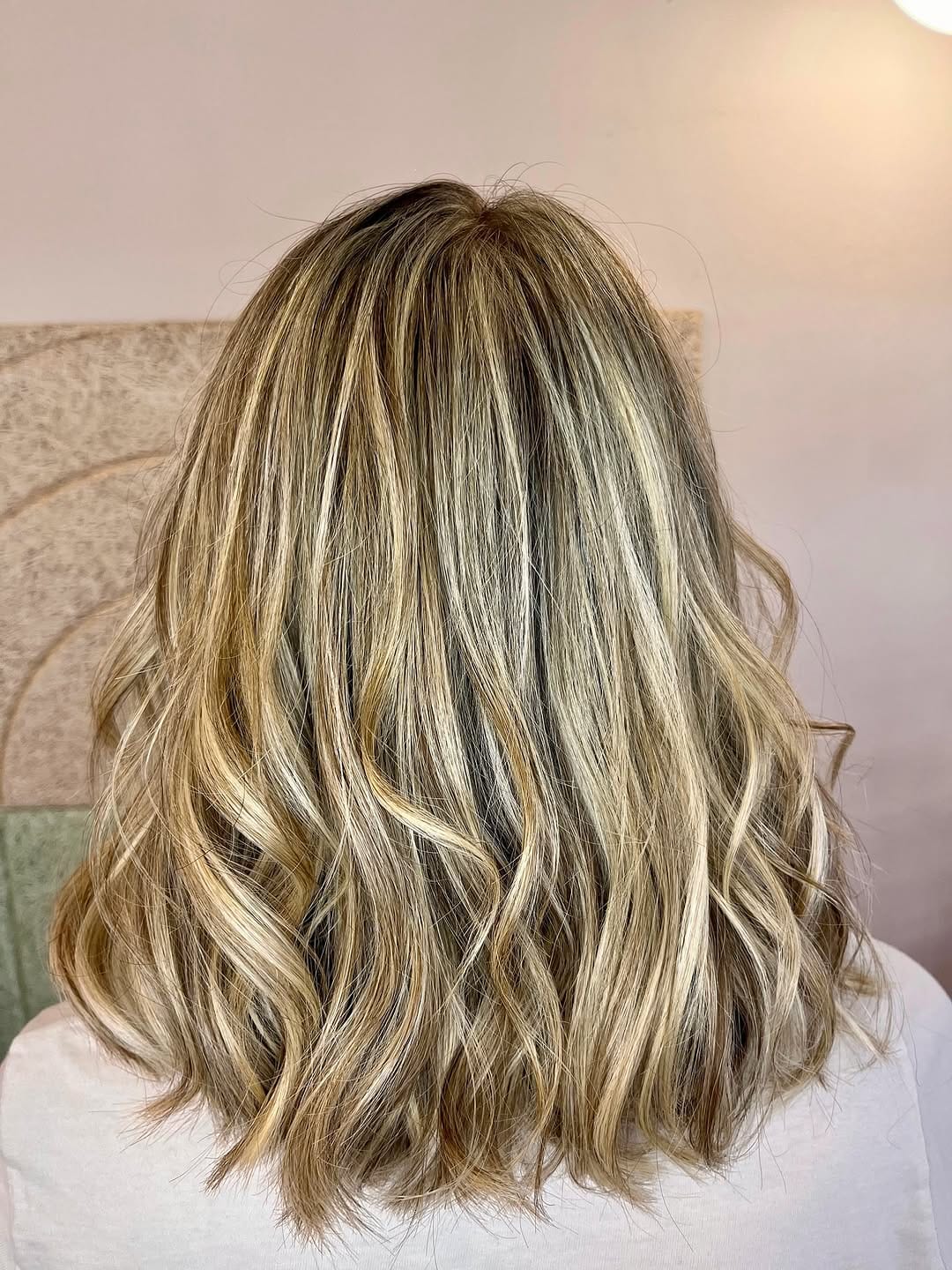 Post 6 by Peluqueria Moods on Instagram (carousel)