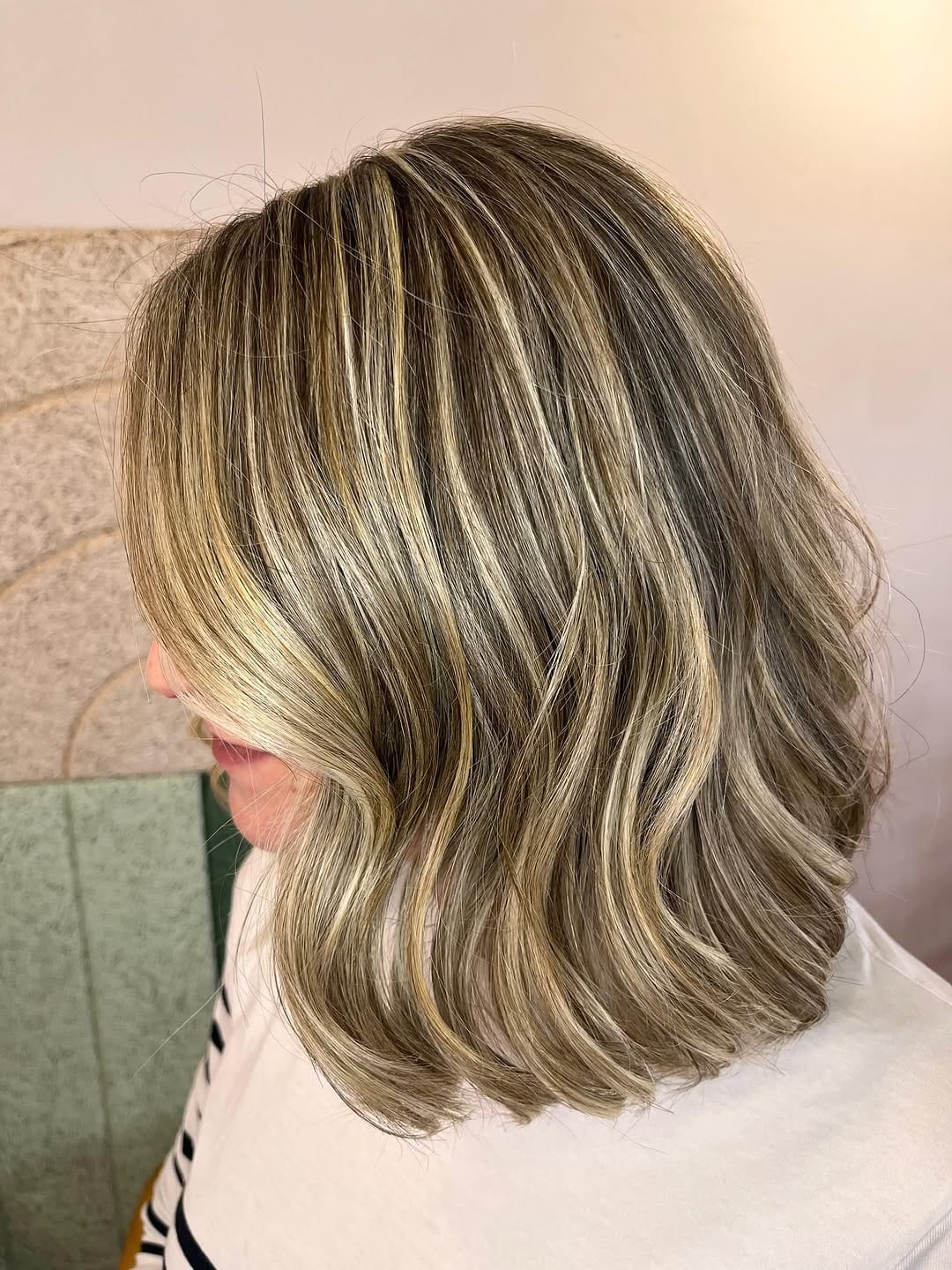 Post 3 by Peluqueria Moods on Instagram (carousel)