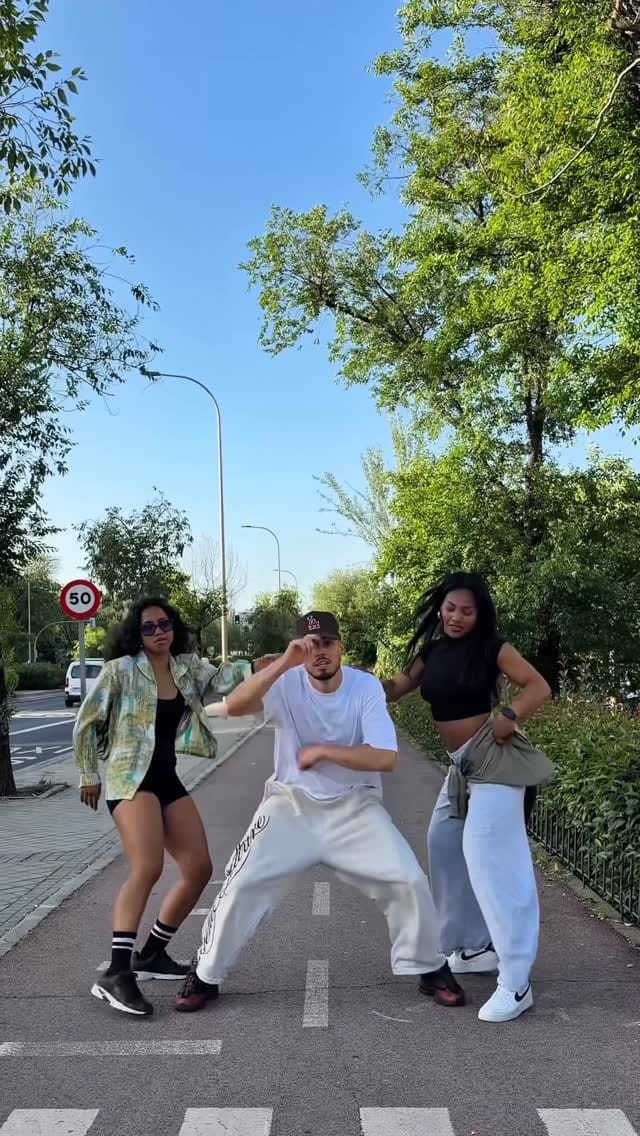 Post 6 by Muneerah 💫 on Instagram (video)
