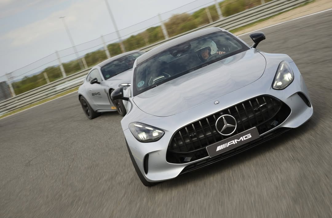 Post 3 by Mercedes-Benz Louzao on Instagram (carousel)