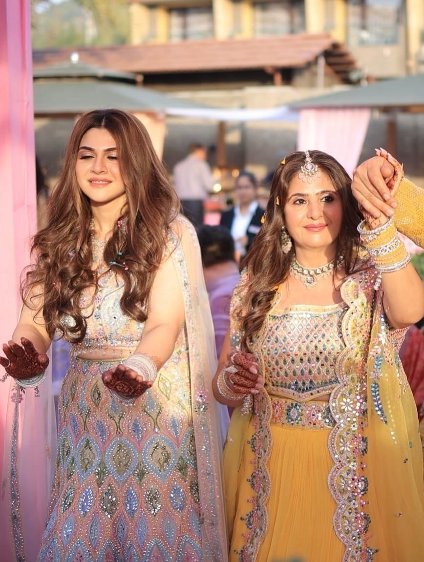 Post 4 by Roshni Wadhwani on Instagram (carousel)