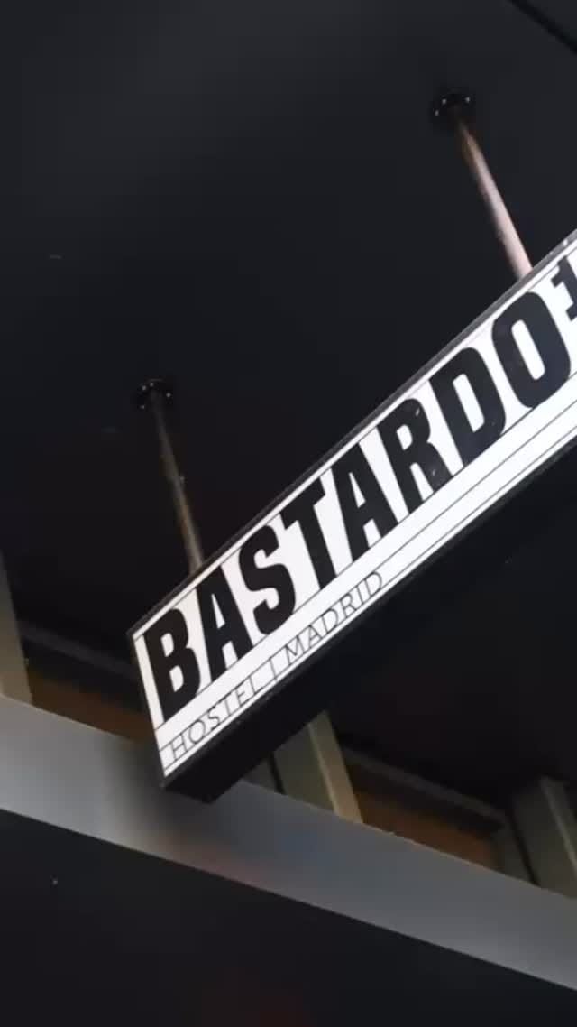 Post 7 by Víctor Algra on Instagram (video)