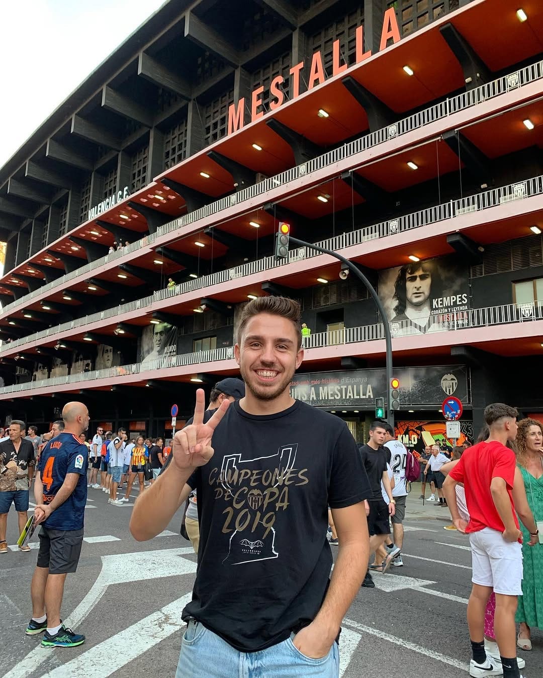 Post 10 by Diego Alarcón on Instagram (carousel)