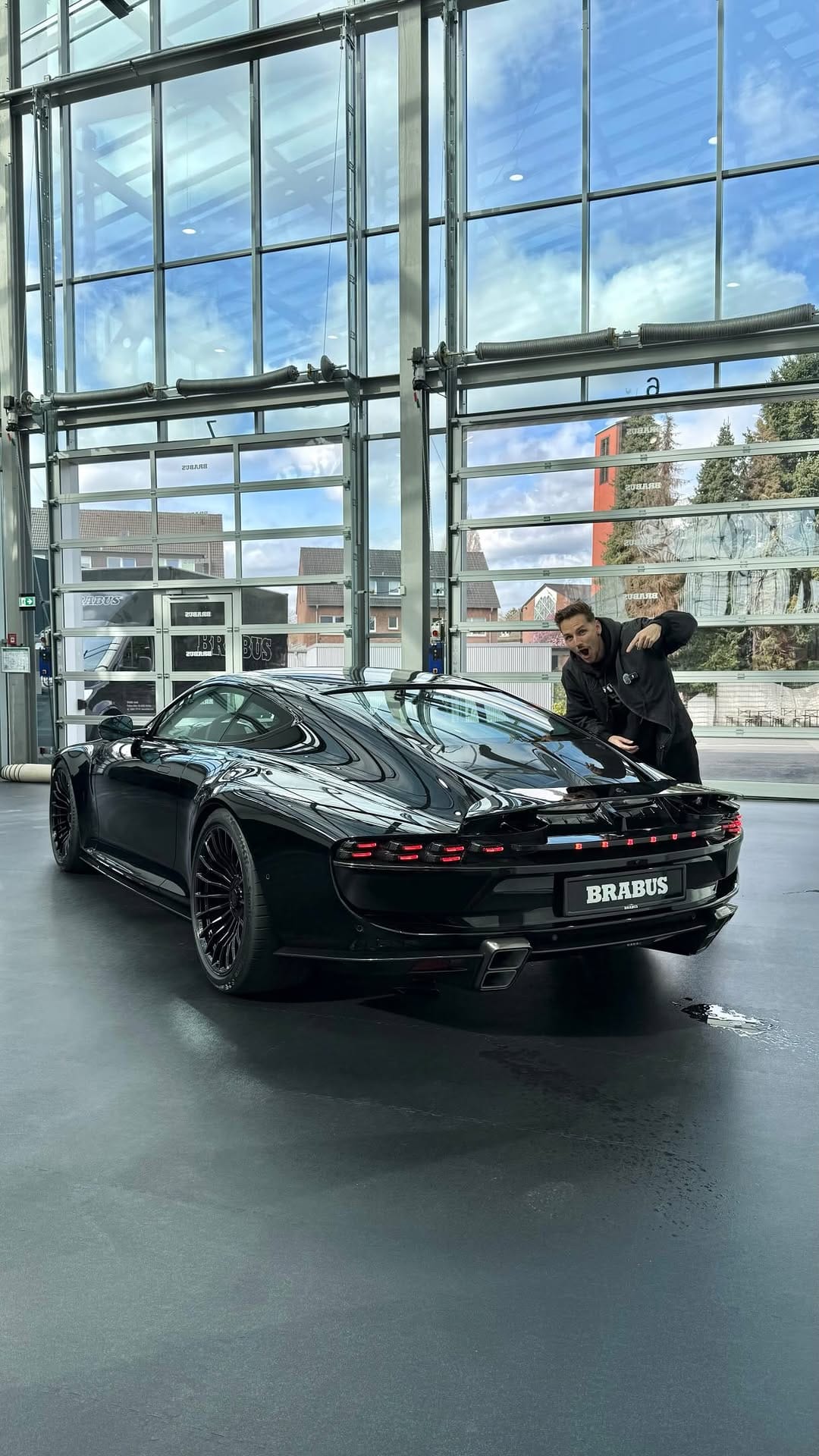 Post 5 by Sergi on Instagram (video)
