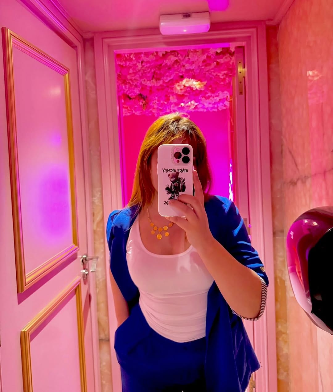 Post 3 by 𝐅𝐀𝐈𝐙𝐀 on Instagram (carousel)