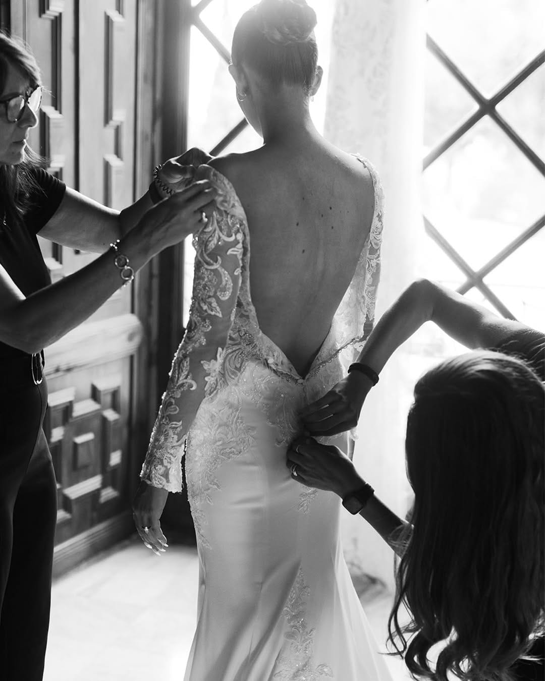 Post 3 by Sandra Mañas | Mallorca Wedding Photographer on Instagram (carousel)