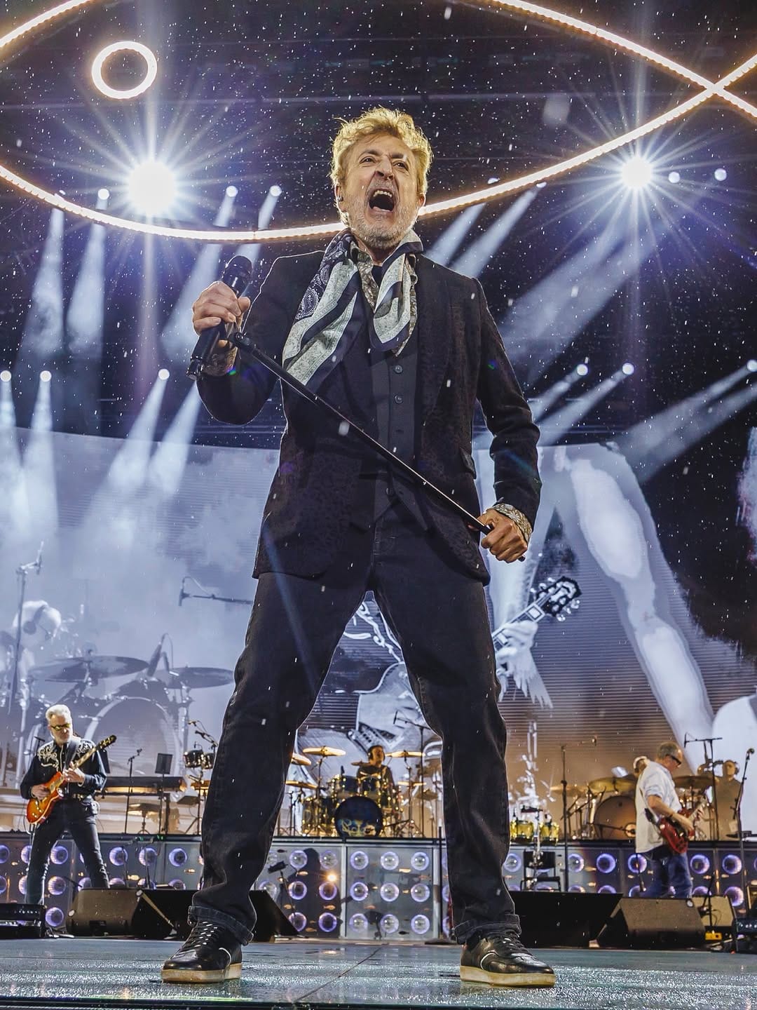 Post 6 by Xavi Torrent on Instagram (carousel)