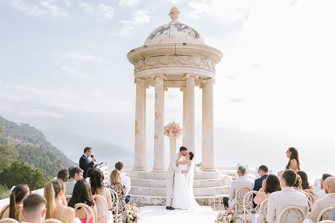 Post 8 by Mateo Boffano / Wedding Photographer on Instagram (carousel)