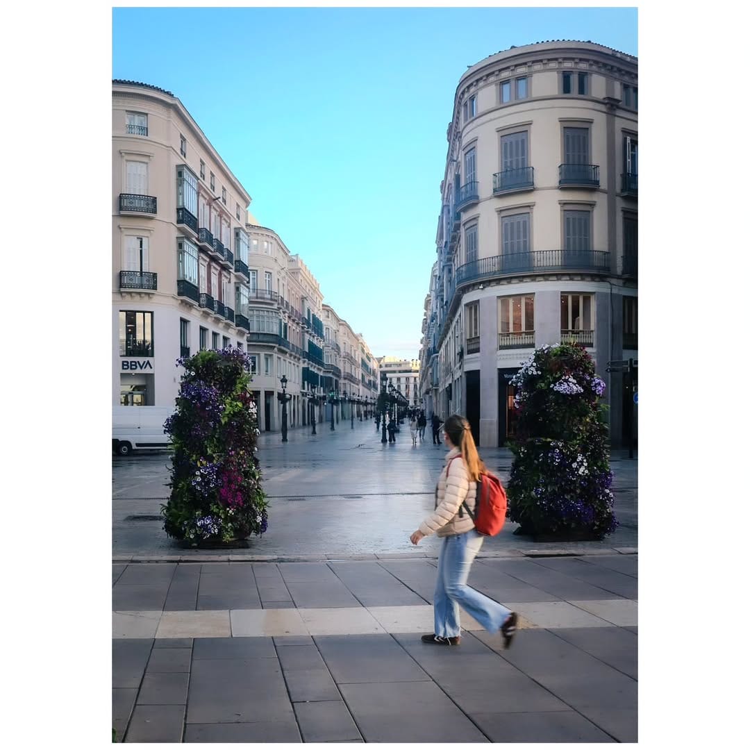 Post 9 by Lola on Instagram (image)