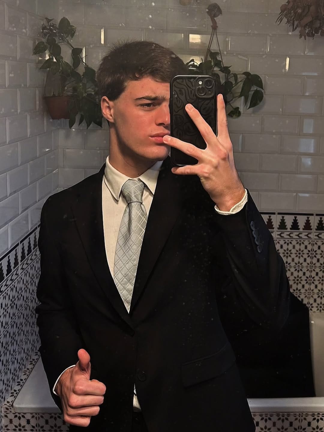 Post 4 by 𝗕𝗮𝗿𝘁𝗶𝗲𝗿 on Instagram (carousel)