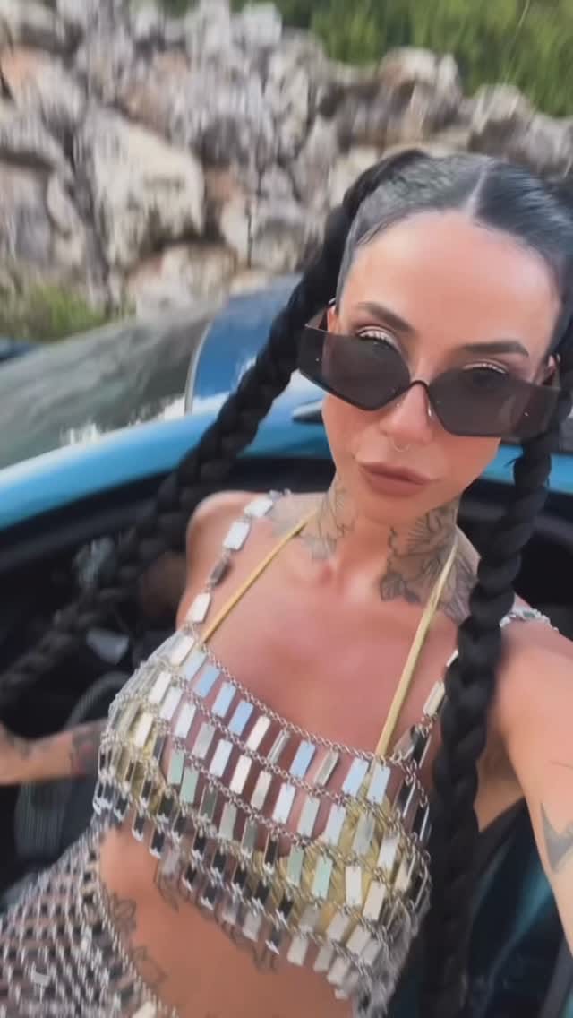 Post 9 by Nela ♡🇦🇷 on Instagram (video)