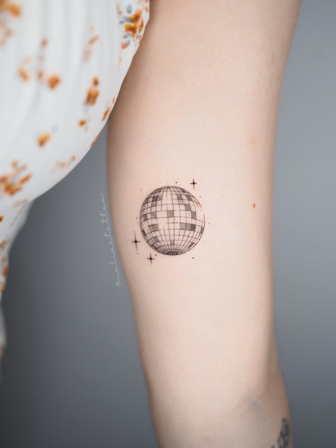 Post 1 by Mali Art Tattoo | Fine Line Barcelona on Instagram (image)