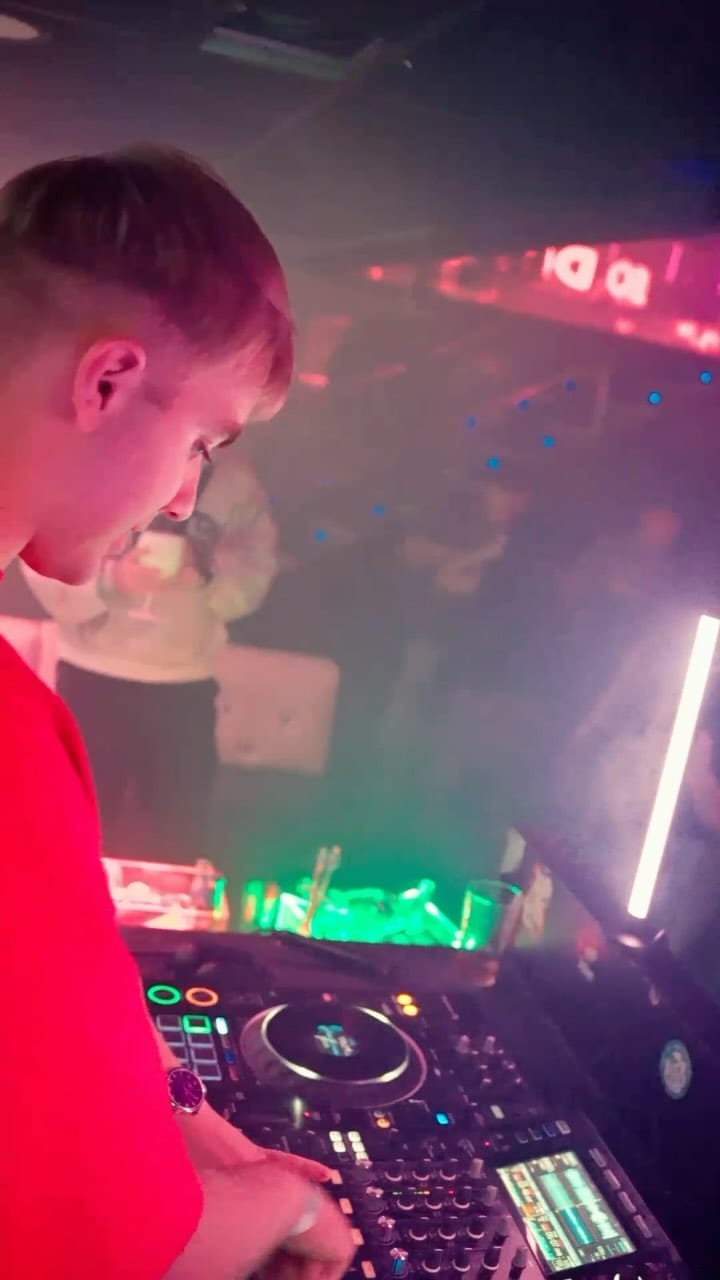 Post 5 by Alex Larsen ⚡️ on Instagram (video)