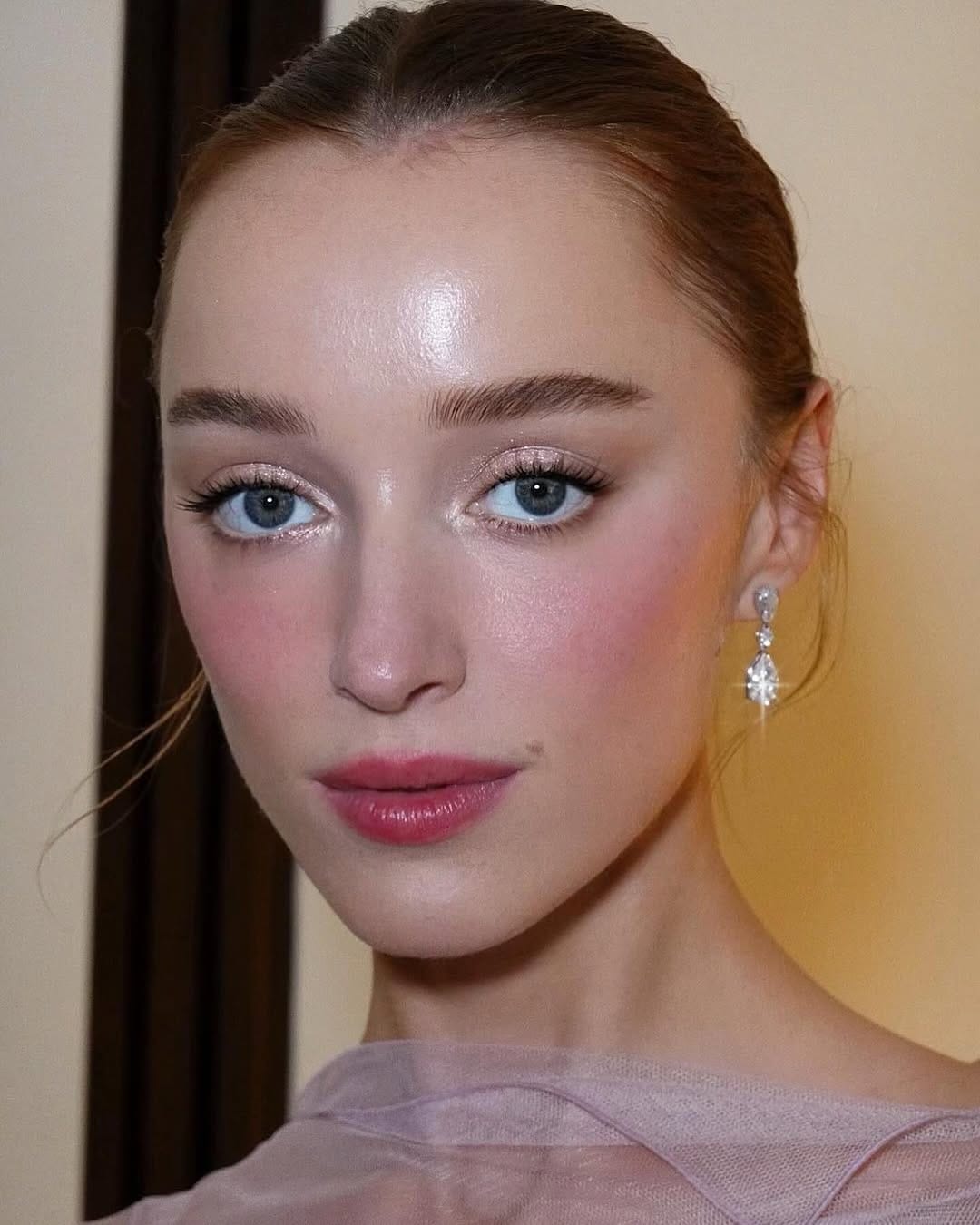 Post 10 by Makeup Artist Sofia Schwarzkopf-Tilbury ❤️ on Instagram (carousel)