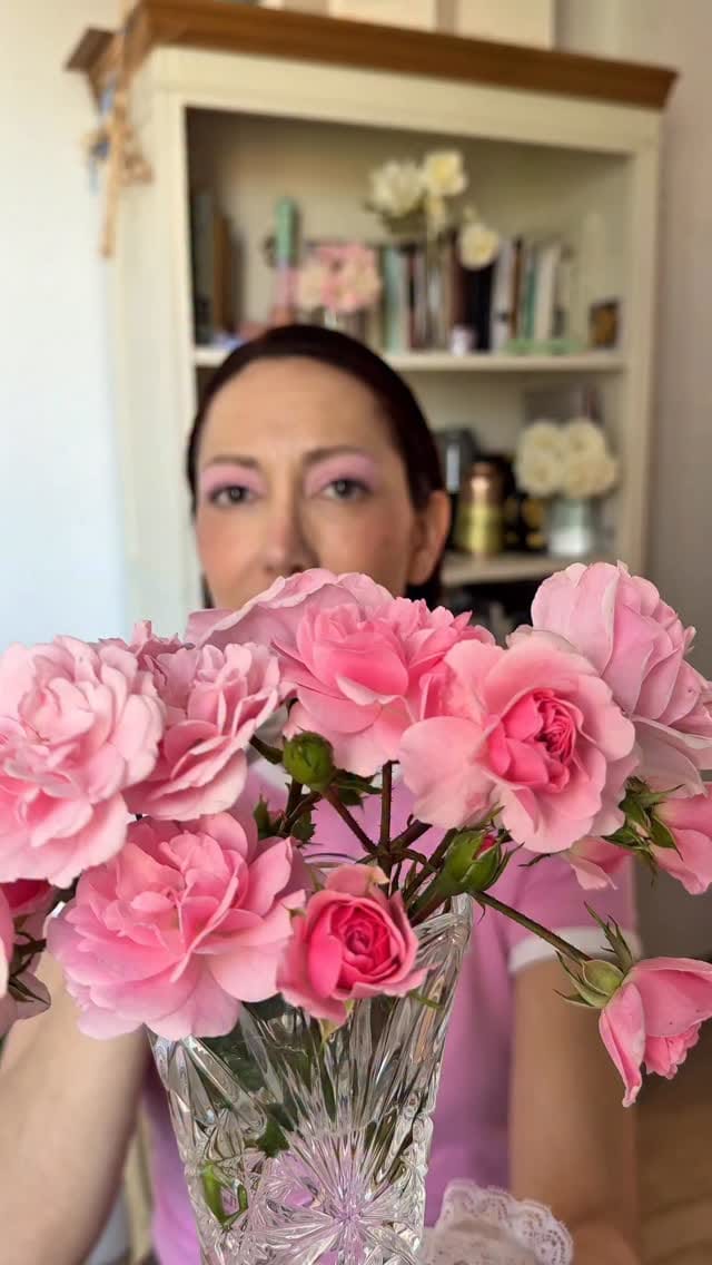 Post 6 by Ana Lirio on Instagram (video)