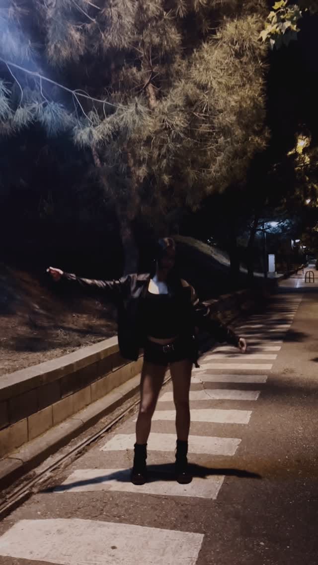 Post 1 by @rhyllow on Instagram (video)