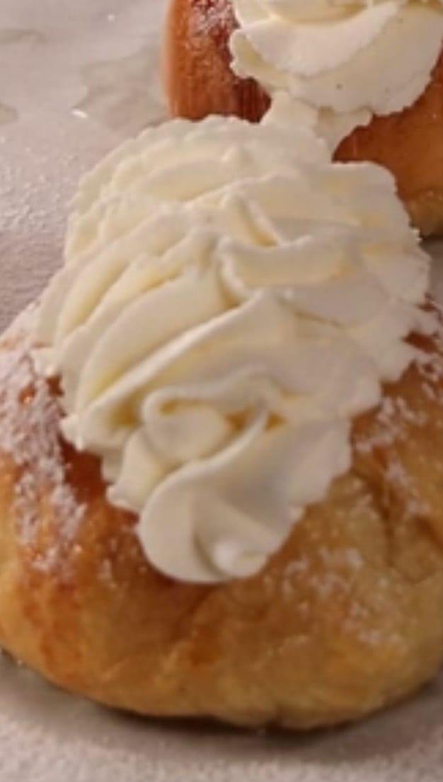 Post 2 by 𝕄𝔸ℝ𝕀𝔸 ℙ𝕆ℙℂ𝔸𝕂𝔼𝕊 on Instagram (video)