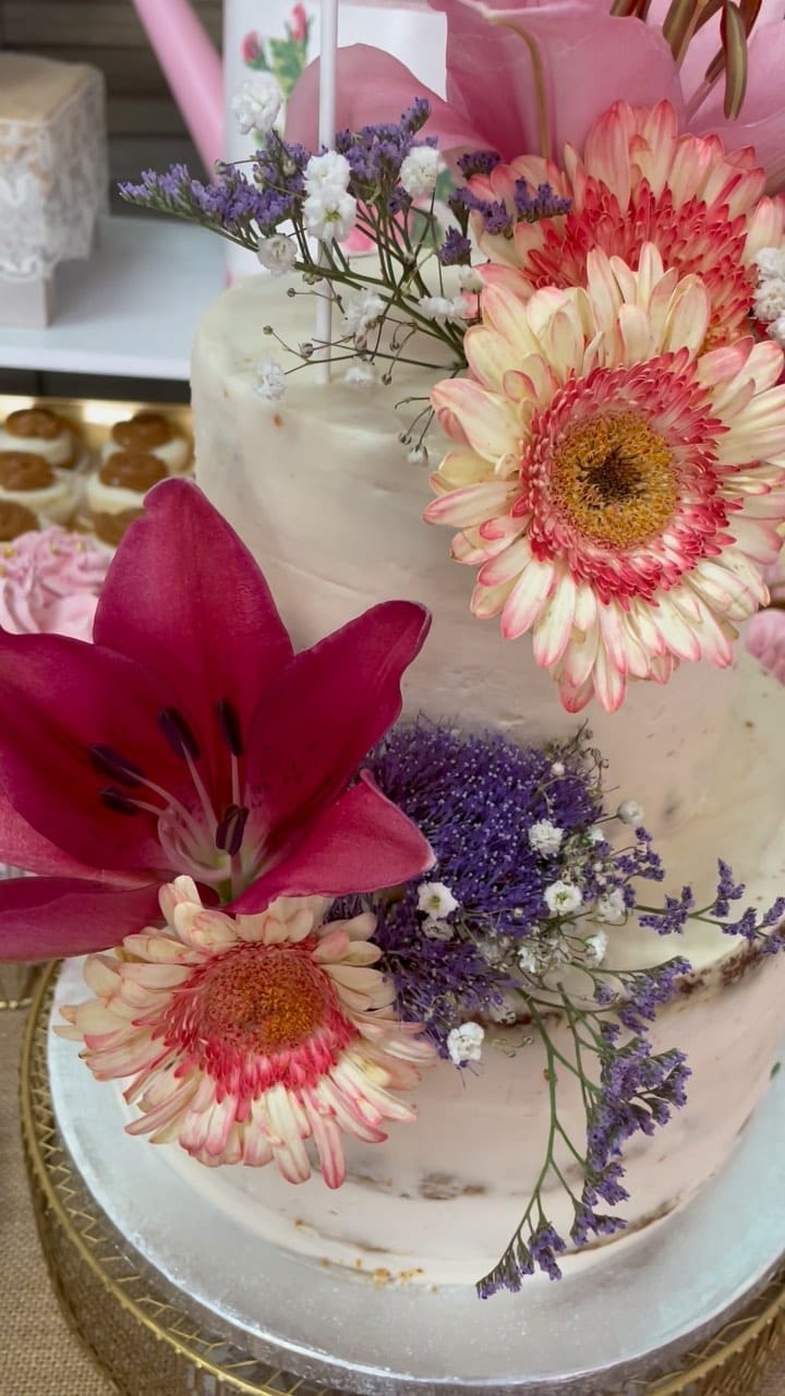 Post 10 by Cake Home on Instagram (video)