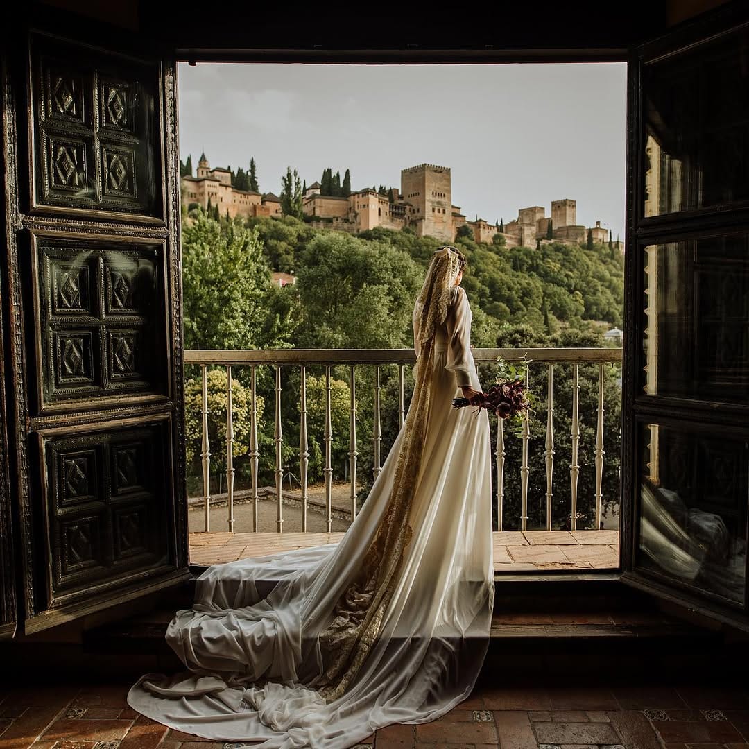 Post 10 by Wedding Photographer Granada on Instagram (carousel)
