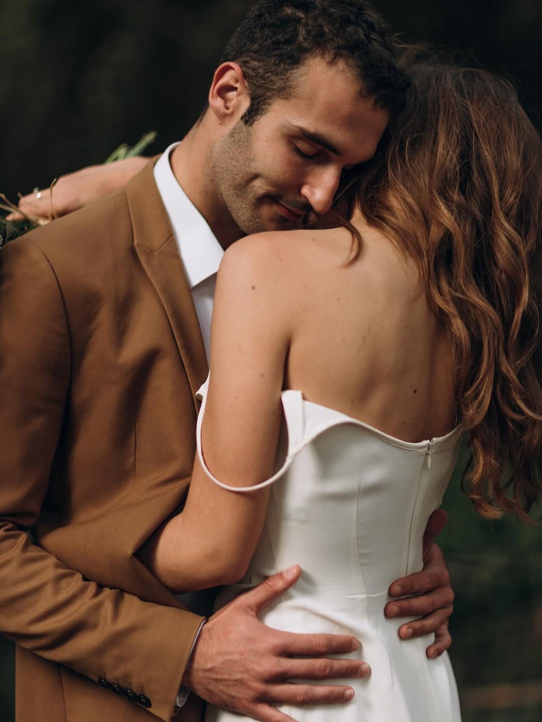 Post 3 by Lorena Erre • Fotógrafos de boda on Instagram (carousel)