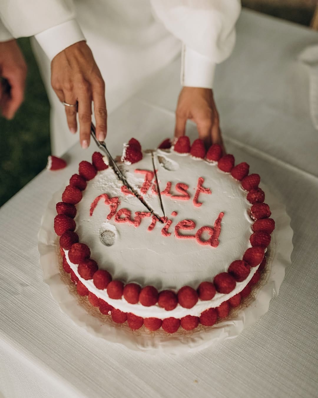 Post 8 by Lorena Erre • Fotógrafos de boda on Instagram (carousel)
