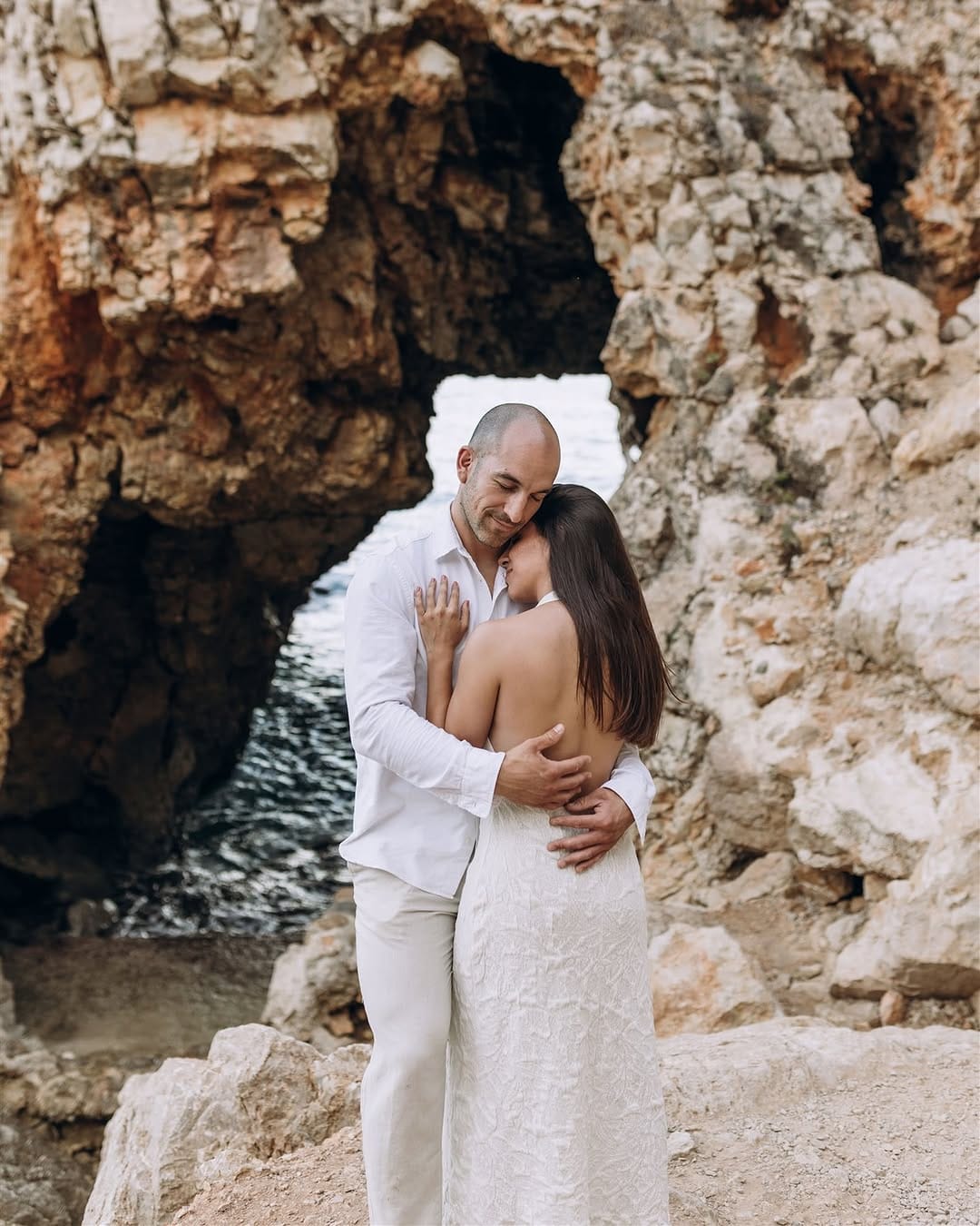 Post 9 by Lorena Erre • Fotógrafos de boda on Instagram (carousel)
