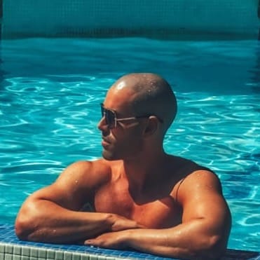 Post 5 by VÍCTOR DEL POZO - OH MY CLUB on Instagram (image)