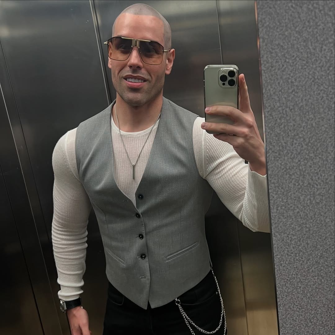 Post 3 by VÍCTOR DEL POZO - OH MY CLUB on Instagram (image)