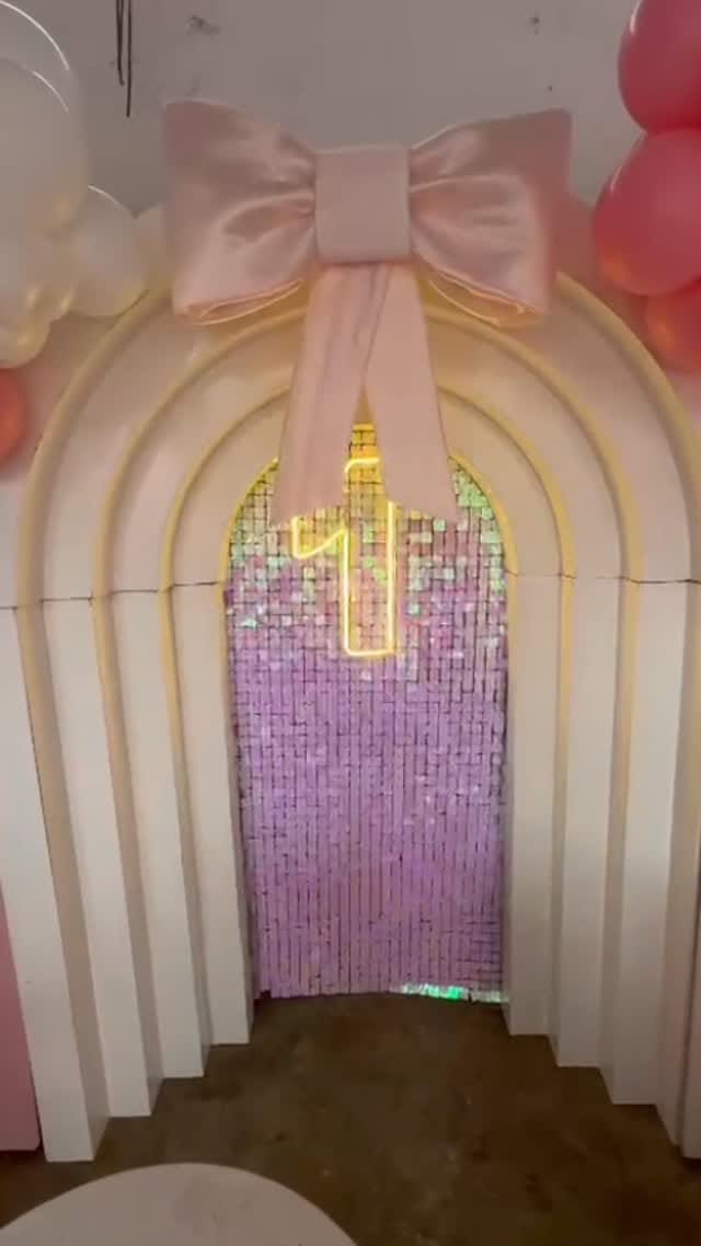 Post 10 by Yamy on Instagram (video)