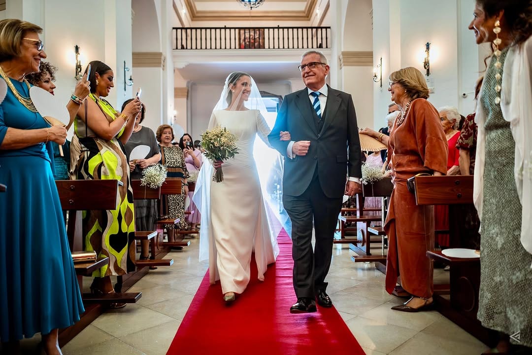 Post 10 by Fotógrafo Bodas Sevilla | Calle Fotografía on Instagram (image)